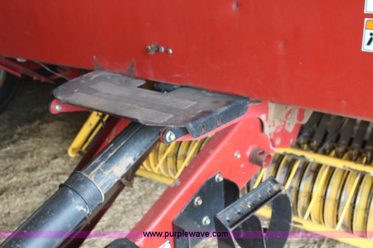 image for item I7335 2003 New Holland BR780 round baler