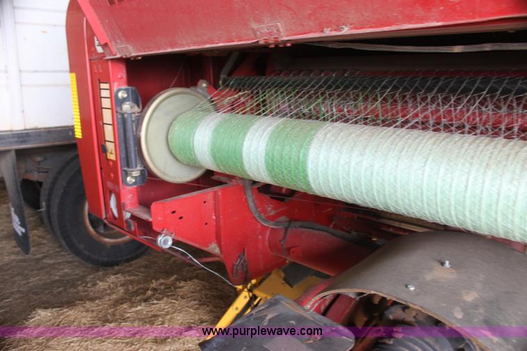 image for item I7335 2003 New Holland BR780 round baler