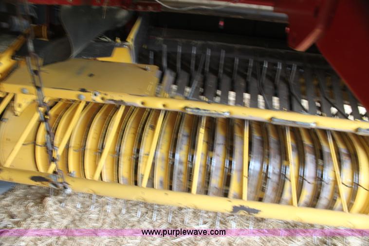 image for item I7335 2003 New Holland BR780 round baler