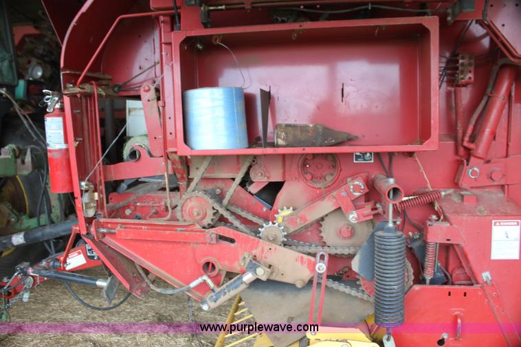 image for item I7335 2003 New Holland BR780 round baler