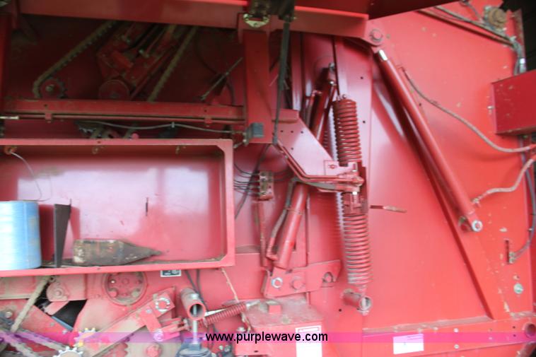 image for item I7335 2003 New Holland BR780 round baler