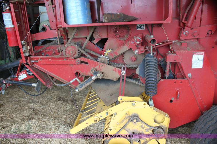 image for item I7335 2003 New Holland BR780 round baler