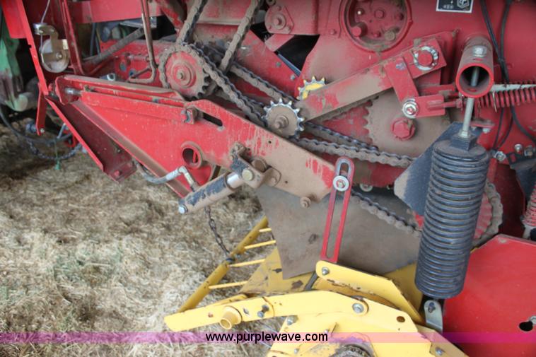 image for item I7335 2003 New Holland BR780 round baler