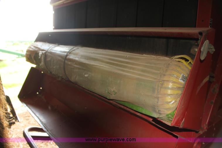 image for item I7335 2003 New Holland BR780 round baler