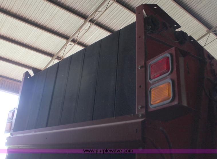 image for item I7335 2003 New Holland BR780 round baler