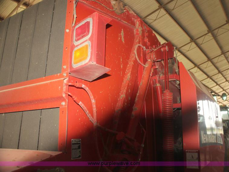 image for item I7335 2003 New Holland BR780 round baler