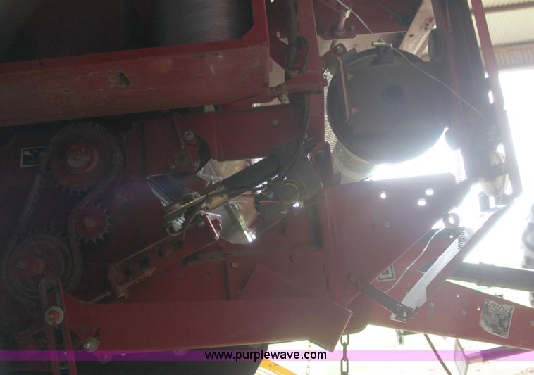 image for item I7335 2003 New Holland BR780 round baler