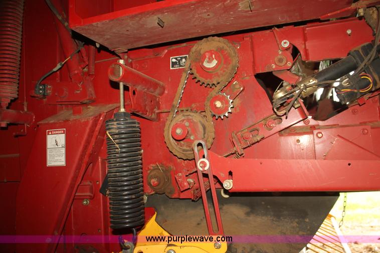 image for item I7335 2003 New Holland BR780 round baler