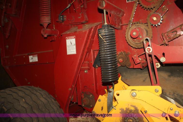 image for item I7335 2003 New Holland BR780 round baler