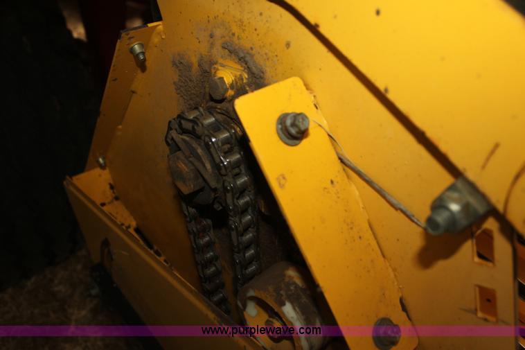 image for item I7335 2003 New Holland BR780 round baler