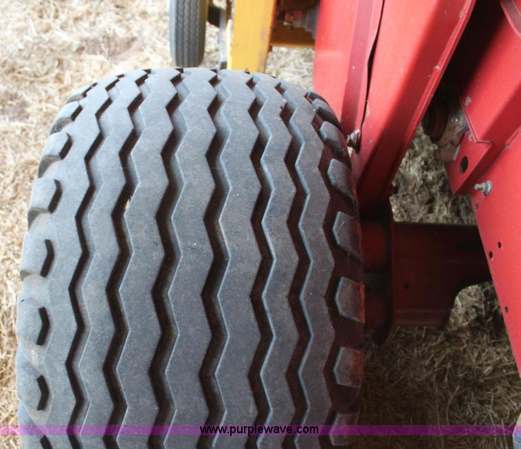 image for item I7335 2003 New Holland BR780 round baler