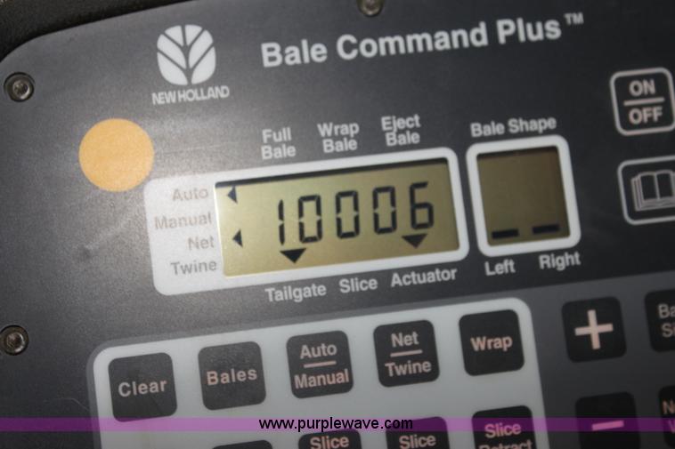 image for item I7335 2003 New Holland BR780 round baler