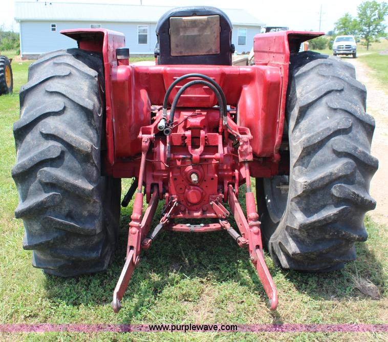 image for item J1163 1974 International 574 tractor