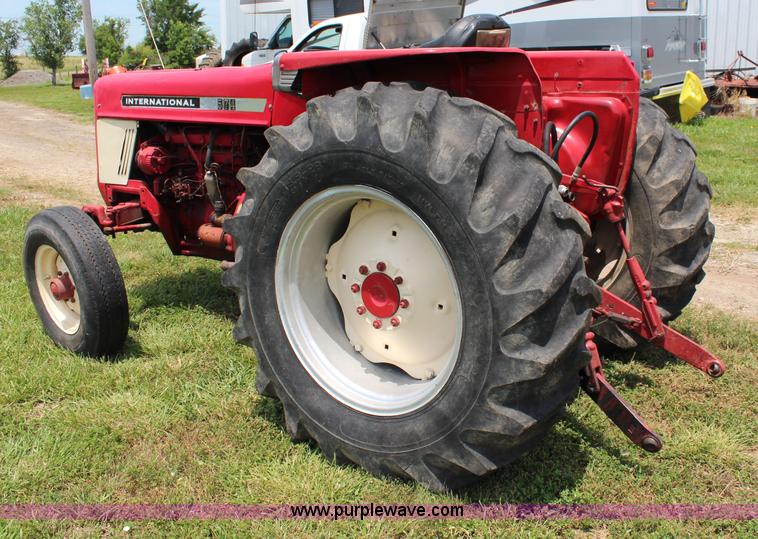 image for item J1163 1974 International 574 tractor
