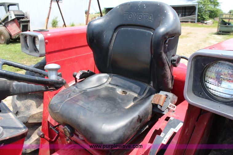 image for item J1163 1974 International 574 tractor