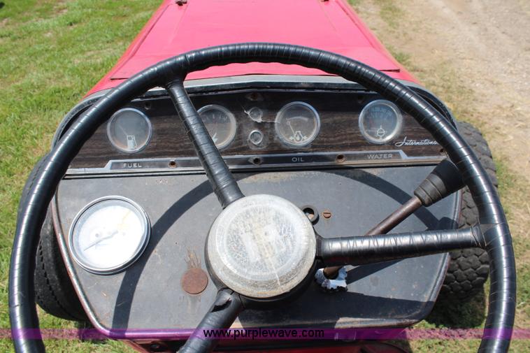 image for item J1163 1974 International 574 tractor