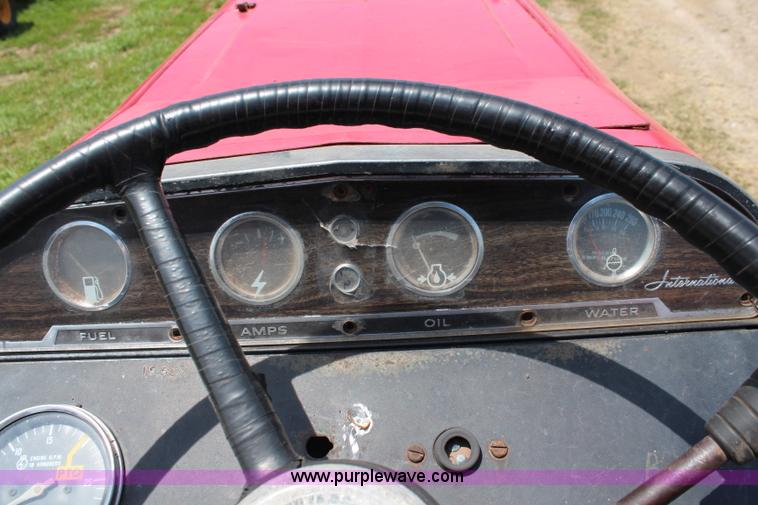 image for item J1163 1974 International 574 tractor