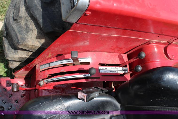 image for item J1163 1974 International 574 tractor