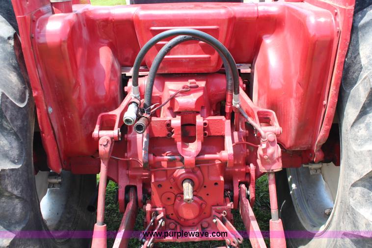 image for item J1163 1974 International 574 tractor