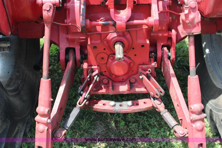 image for item J1163 1974 International 574 tractor