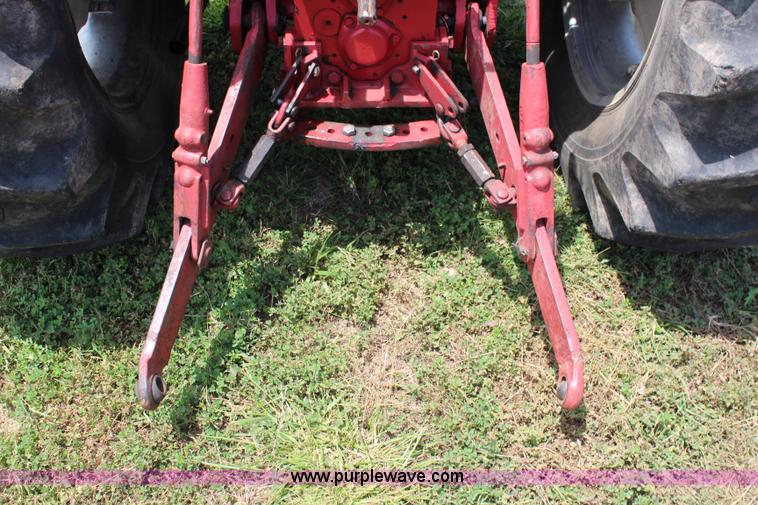 image for item J1163 1974 International 574 tractor