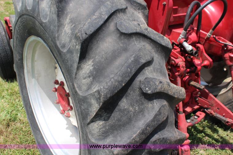 image for item J1163 1974 International 574 tractor