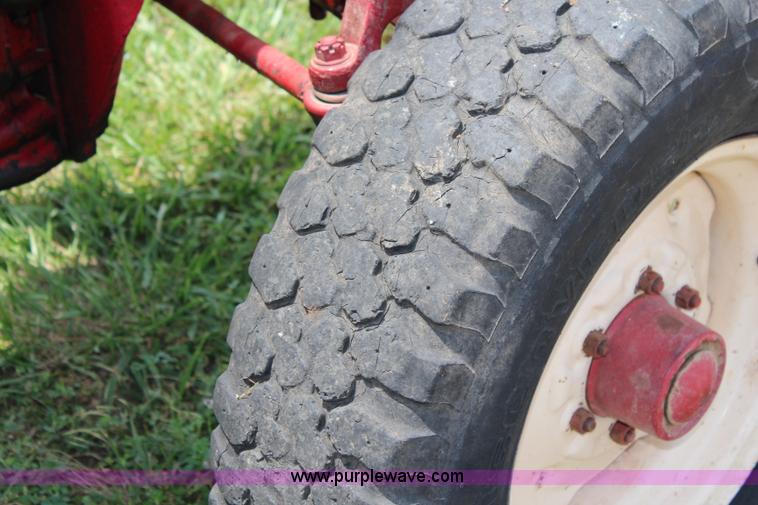 image for item J1163 1974 International 574 tractor