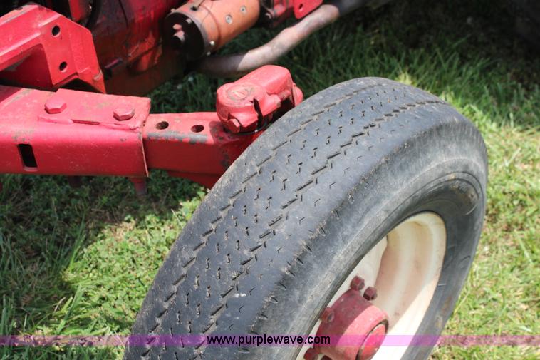 image for item J1163 1974 International 574 tractor