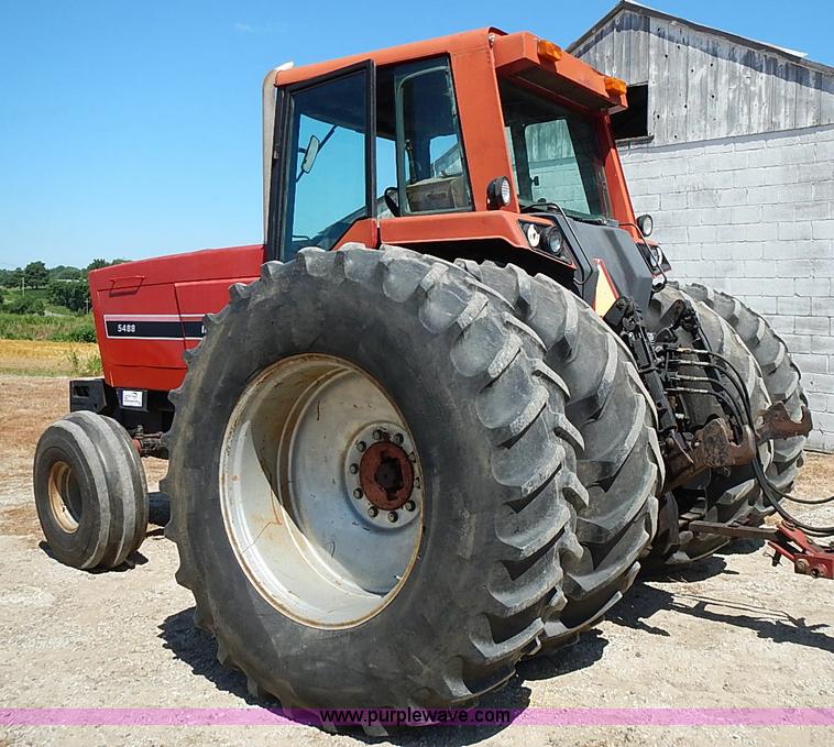 image for item J3170 1982 International 5488 tractor