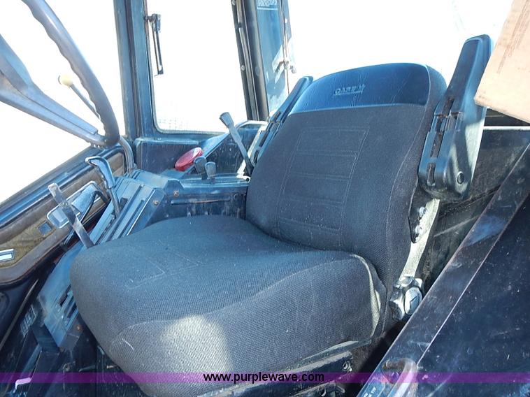 image for item J3170 1982 International 5488 tractor