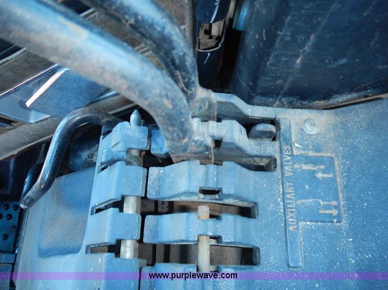 image for item J3170 1982 International 5488 tractor