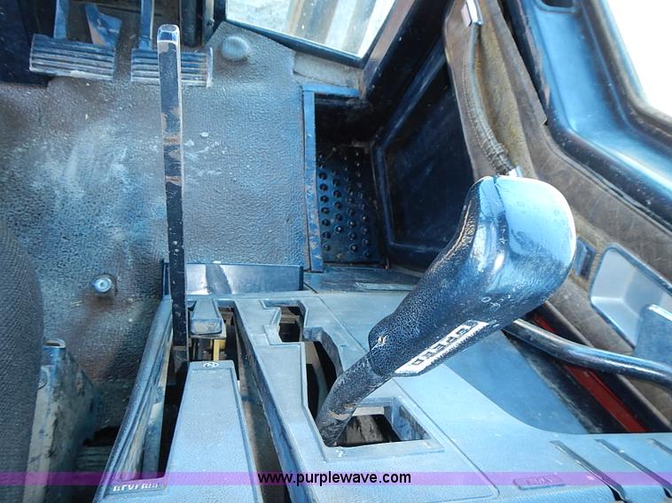 image for item J3170 1982 International 5488 tractor