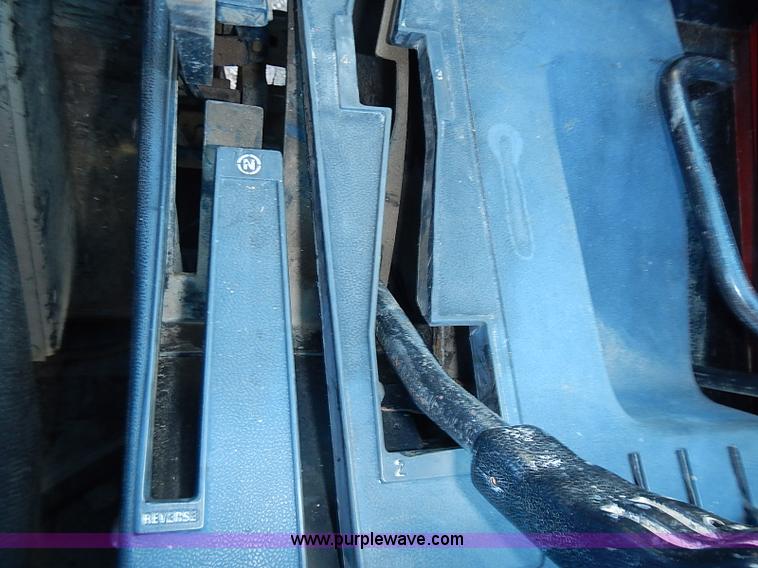 image for item J3170 1982 International 5488 tractor