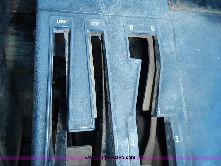 image for item J3170 1982 International 5488 tractor