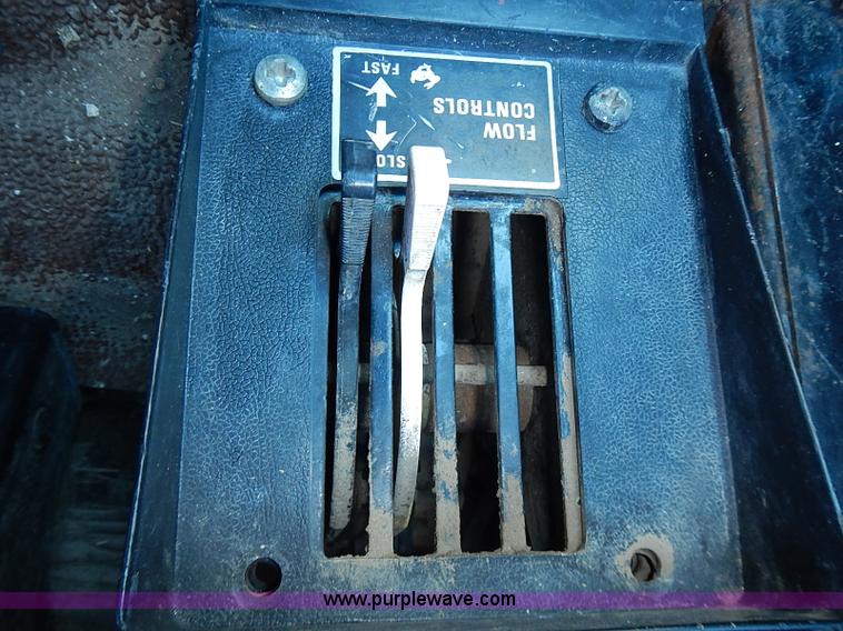 image for item J3170 1982 International 5488 tractor