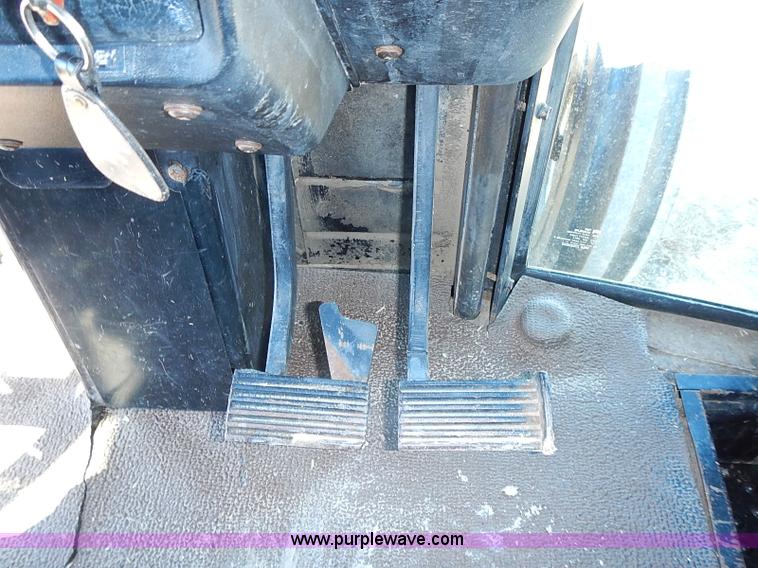 image for item J3170 1982 International 5488 tractor