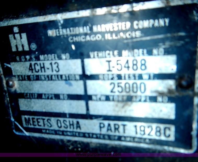 image for item J3170 1982 International 5488 tractor