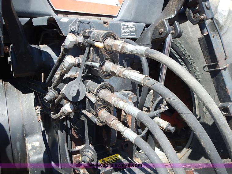 image for item J3170 1982 International 5488 tractor