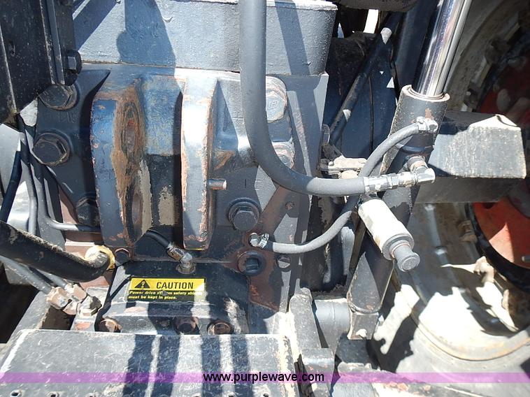 image for item J3170 1982 International 5488 tractor