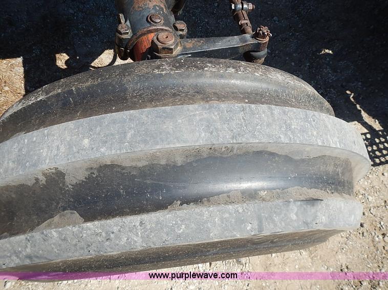 image for item J3170 1982 International 5488 tractor