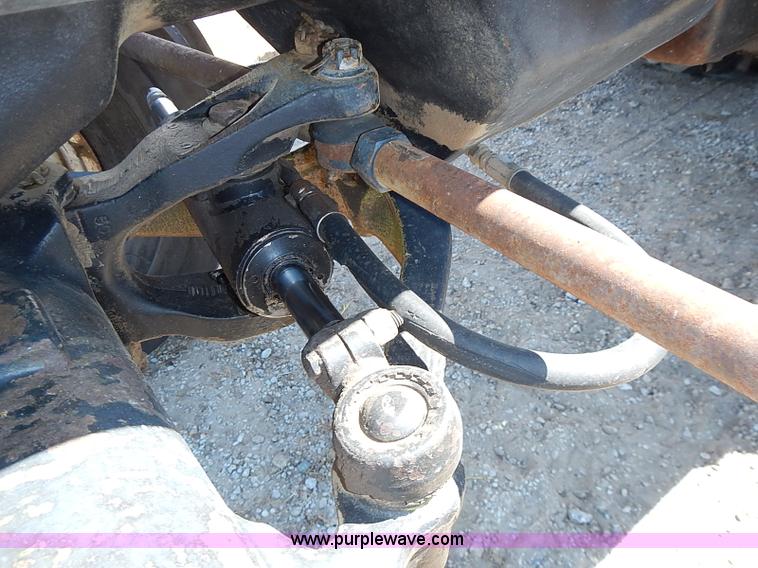 image for item J3170 1982 International 5488 tractor