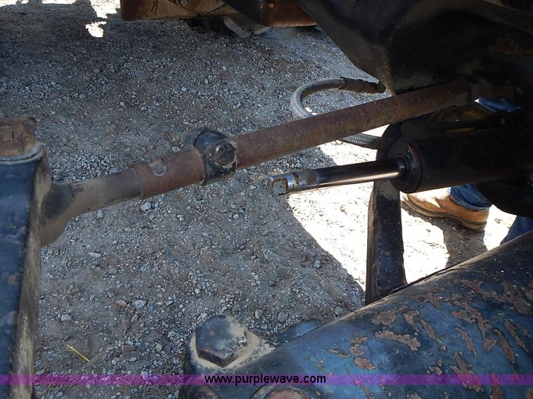 image for item J3170 1982 International 5488 tractor