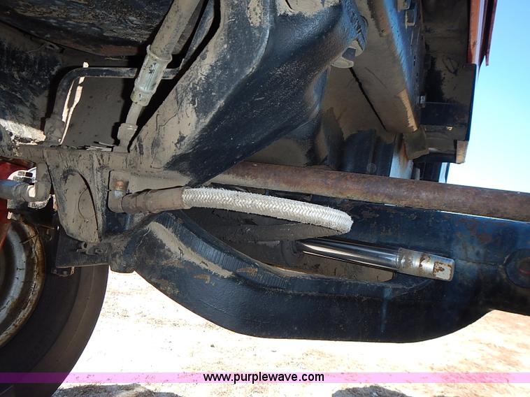 image for item J3170 1982 International 5488 tractor