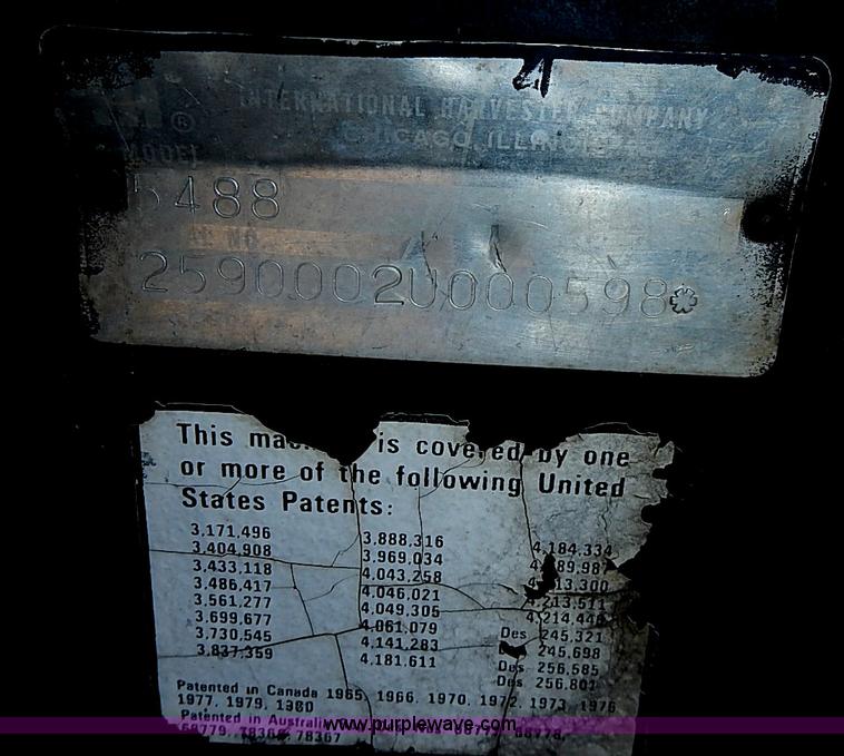 image for item J3170 1982 International 5488 tractor