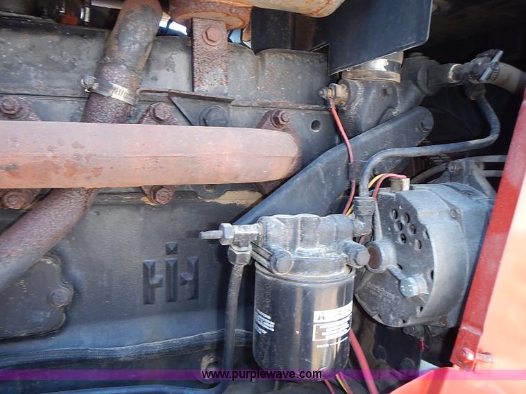 image for item J3170 1982 International 5488 tractor