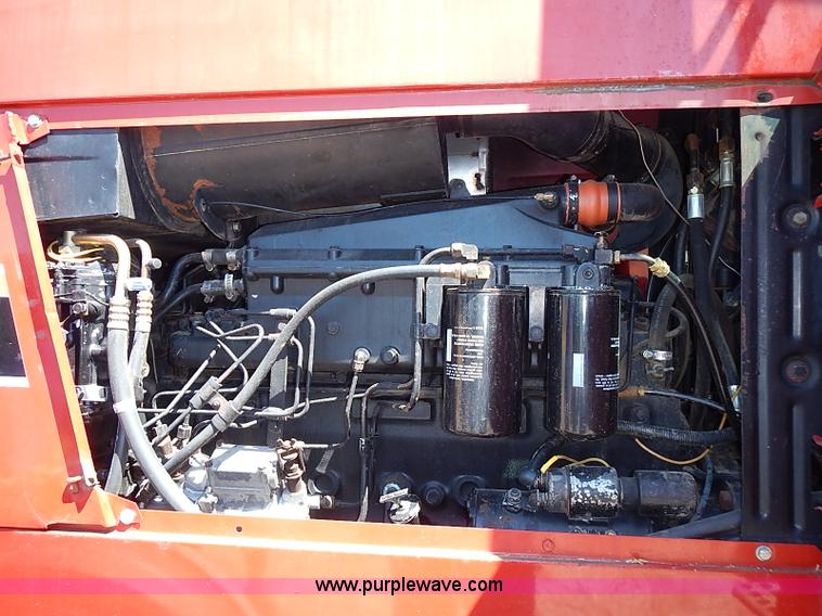 image for item J3170 1982 International 5488 tractor