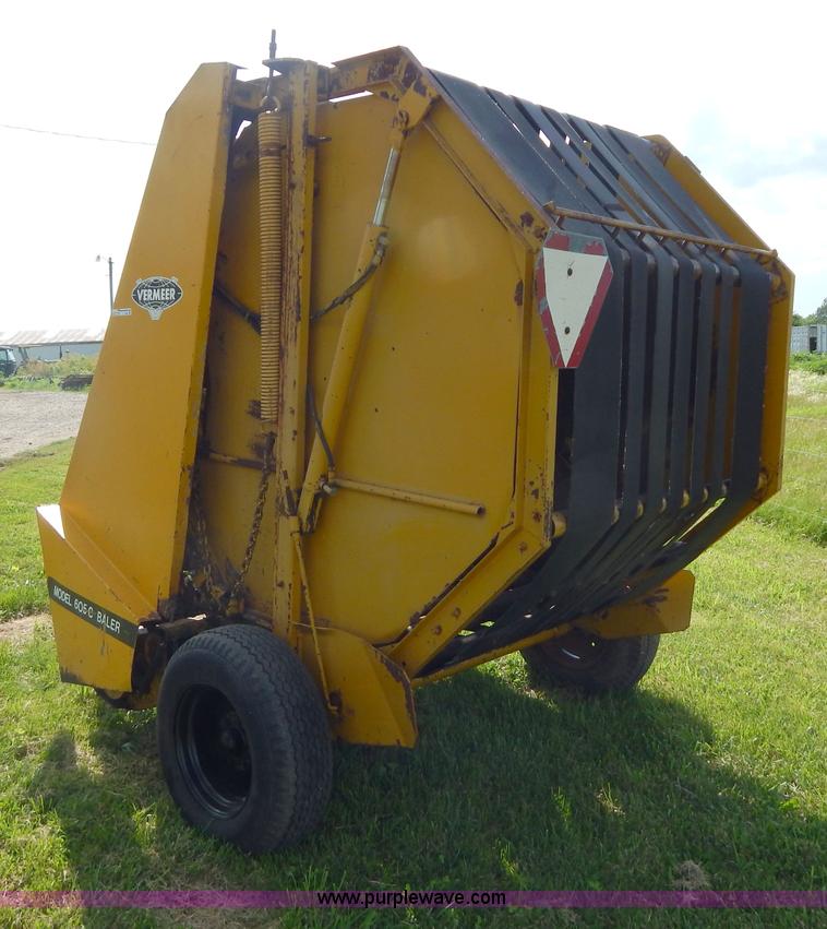 image for item Z9302 1974 Vermeer 605C round baler