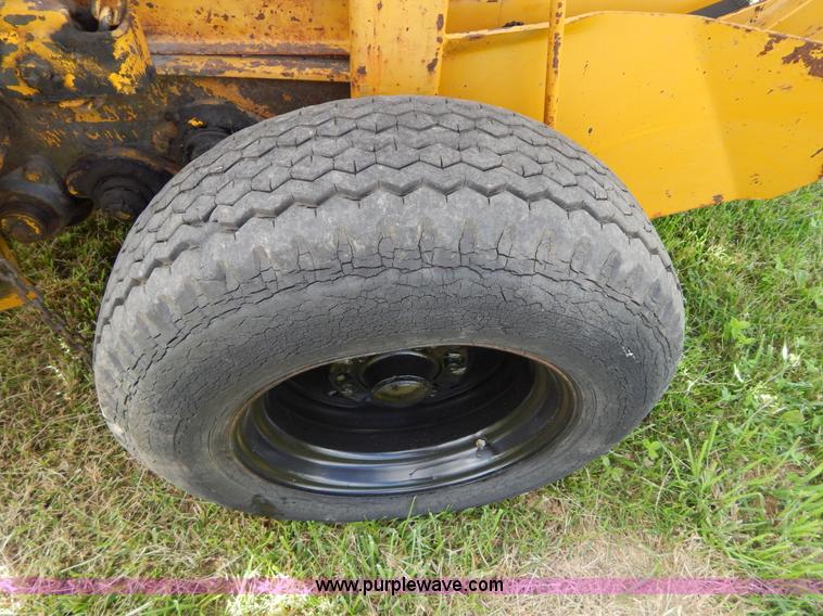 image for item Z9302 1974 Vermeer 605C round baler