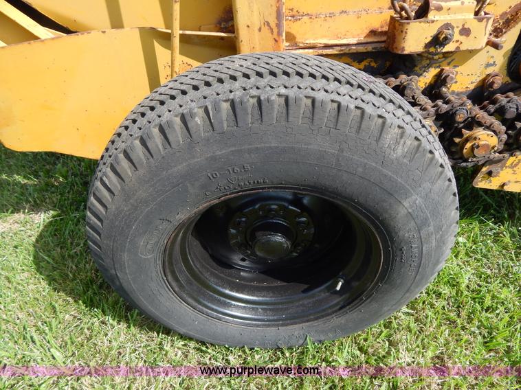 image for item Z9302 1974 Vermeer 605C round baler