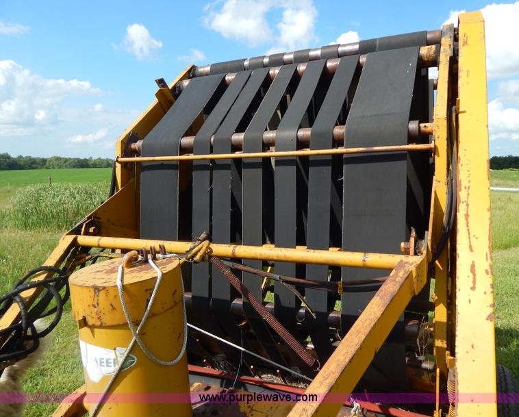 image for item Z9302 1974 Vermeer 605C round baler